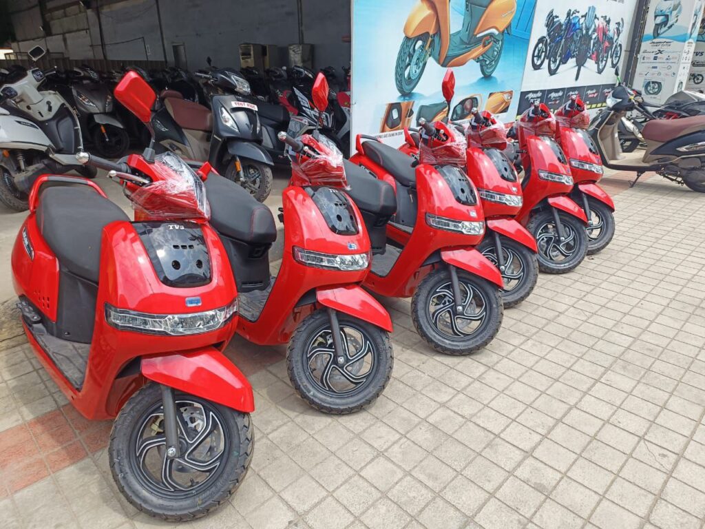TVS IQube electric scooter : दमदार रोड प्रेजेंस और इतने कम कीमत होगी ये TVS इलेक्ट्रिक स्कूटर लॉन्च 