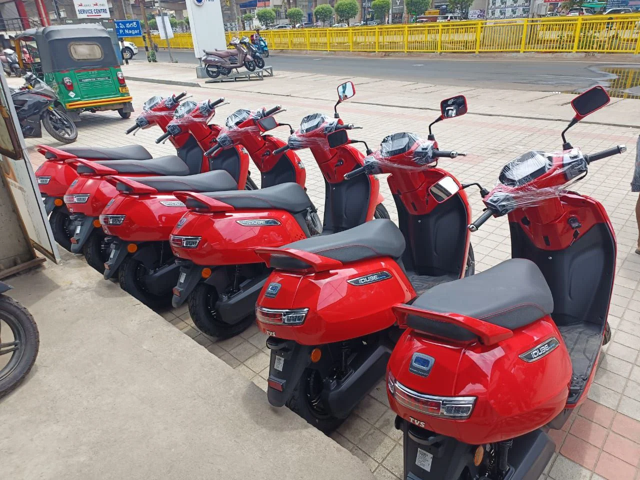 TVS IQube electric scooter : दमदार रोड प्रेजेंस और इतने कम कीमत होगी ये TVS इलेक्ट्रिक स्कूटर लॉन्च