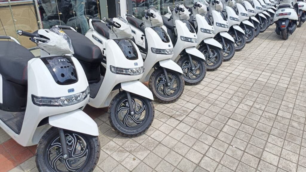 TVS IQube electric scooter : दमदार रोड प्रेजेंस और इतने कम कीमत होगी ये TVS इलेक्ट्रिक स्कूटर लॉन्च 