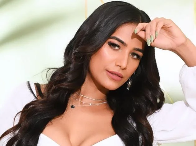 Poonam Pandey New Update : पूनम पांडे खुद Live आकर कहा मै जिन्दा हु जाने पूरी कहानी